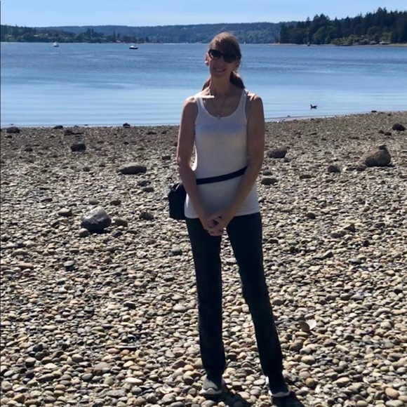 Meet your Posher, Debbie - Picture 3 of 10